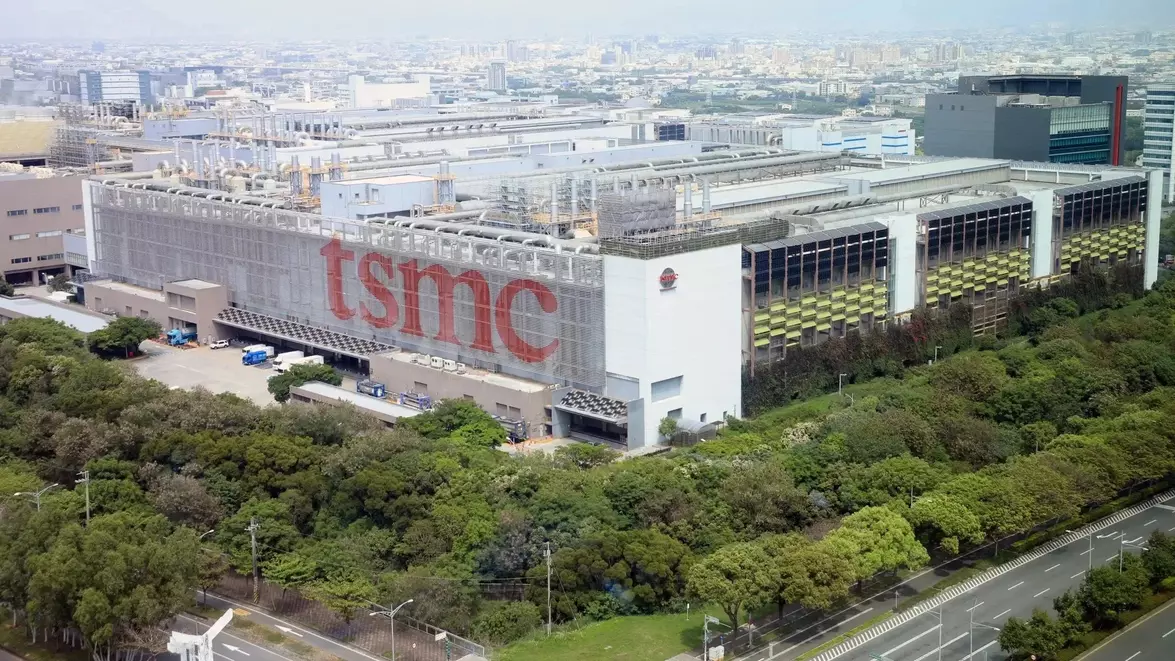 Acțiunile producătorului de semiconductoare TSMC ar putea crește după 15 octombrie. Care sunt condițiile așteptate de analiști