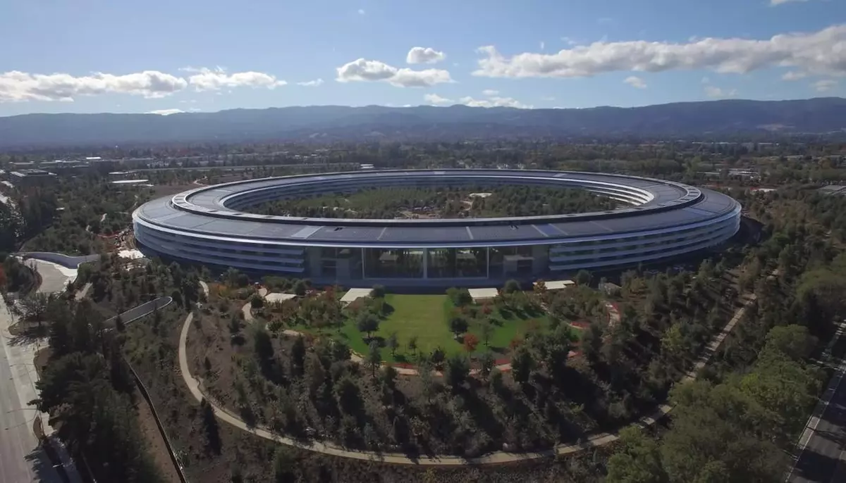 De ce Apple are 3 probleme mari în era AI. Strategia care i-a adus succesul o poate încurca în viitor