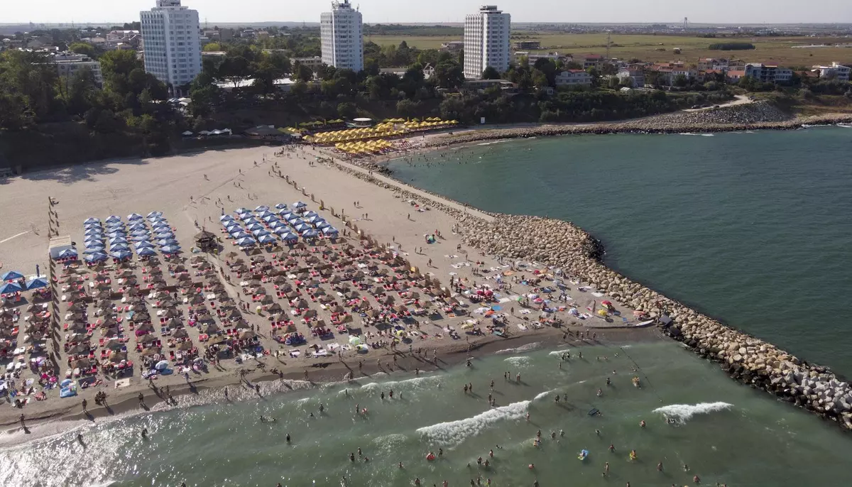 Minivacanța de Rusalii dă startul sezonului estival. Prețurile la cazare pornesc de la 38 de lei de persoană pe noapte