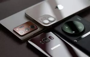 Livrările globale de smartphone-uri au coborât la minimul ultimilor 13 ani. Criza cipurilor de memorie influențează prețurile