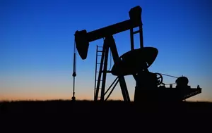 Petrolul atinge maximul ultimilor 4 ani, peste126 de dolari. Donald Trump avertizează Iran