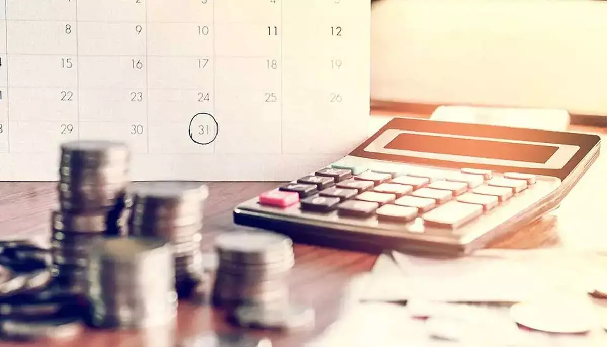 Câștigul salarial mediu net urcă la 5.557 lei în februarie 2026. Salariul real rămâne însă la 95% față de aceeași lună din 2025