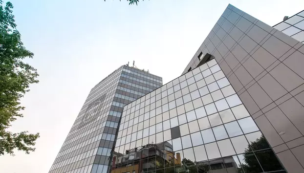Global Vision preia fostul sediu Alpha Bank. Tranzacția pentru cele două clădiri de 10.000 de metri pătrați a fost intermediată de Colliers