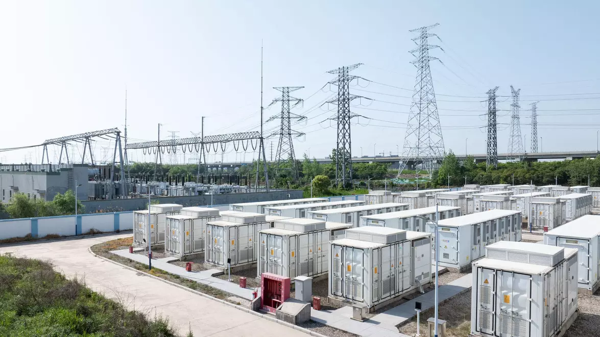 Premier Energy construiește o baterie de stocare de 400 MWh lângă Iași. Proiectul va întări rețeaua electrică a României