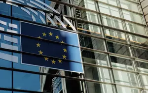 Uniunea Europeană propune încetinirea reducerii emisiilor pentru companii. Unele industrii ar putea primi certificate gratuite până în 2038