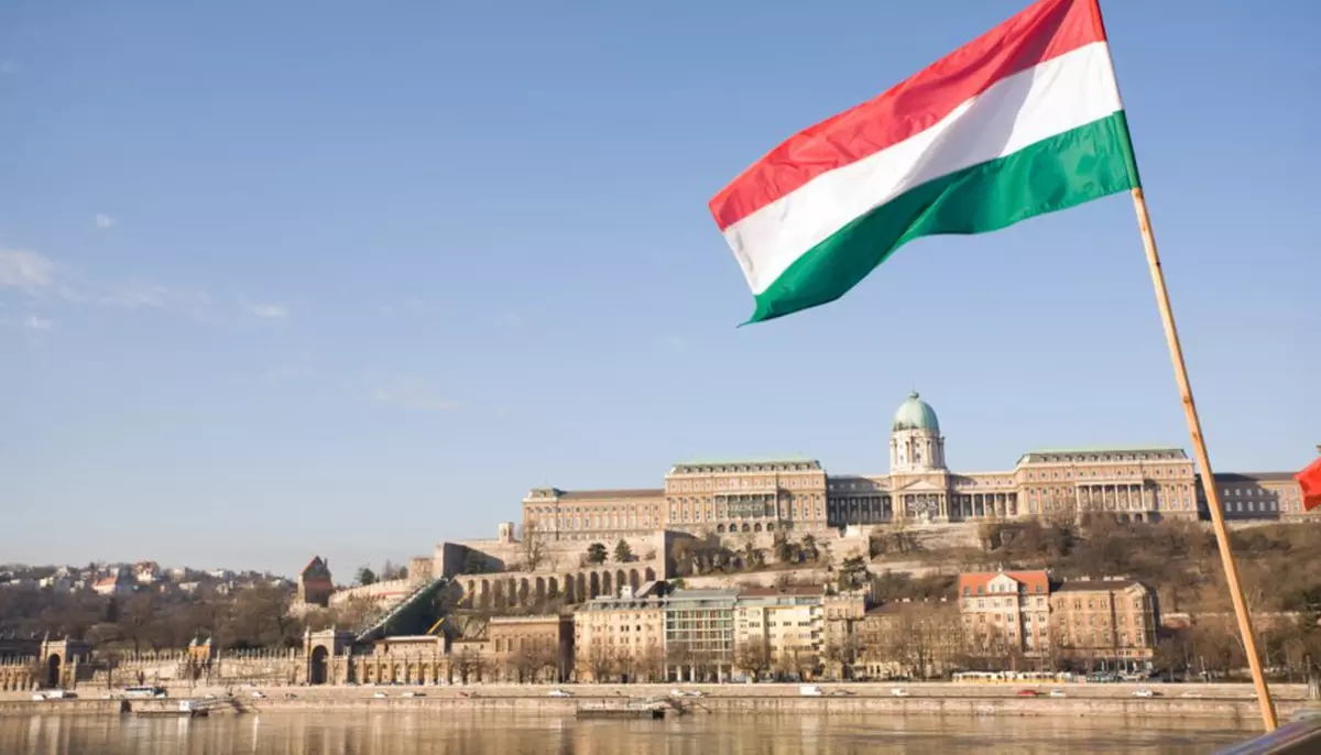 Fitch estimează că Ungaria ar putea îndeplini criteriile pentru adoptarea euro până în 2030. Reducerea deficitului bugetar reprezintă principala provocare 