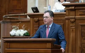 PSD acuză 200 mil. euro pierduți din gestionarea dosarului AMEPIP. Premierul este plasat în centrul disputei despre Cererea 3 din PNRR