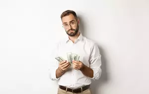 Peste 50% dintre români sunt nemulțumiți de salariu. Tot mai mulți iau în calcul schimbarea locului de muncă