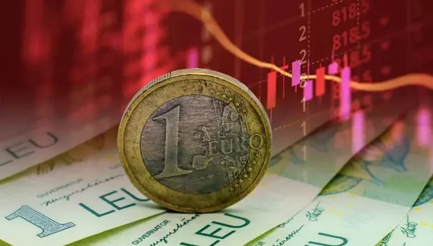 Euro urcă la 5,2180 lei. Leul atinge un nou minim istoric înaintea votului pe moțiune