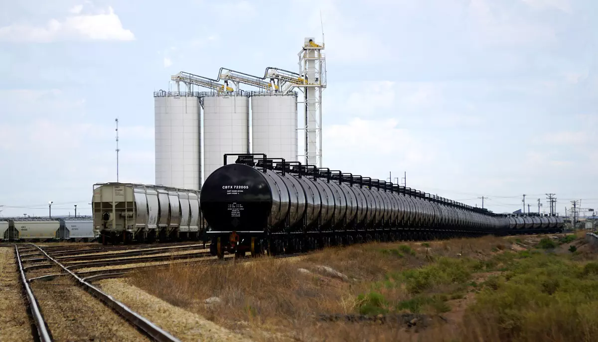 Stocurile globale de petrol se apropie de minime record. Ce se va întâmpla dacă Strâmtoarea Ormuz rămâne închisă