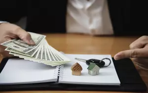 Ce înseamnă refinanțarea unui credit și când merită făcută. Ghid complet despre costuri, avantaje și riscuri