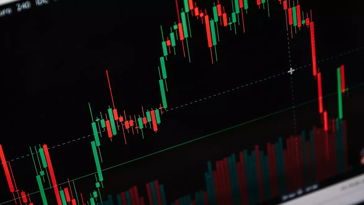 Bursa de Valori București închide ședința de tranzacționare în teritoriu negativ. BET coboară sub 32.000 de puncte, iar acțiunile Aquila scad cu 8,12%