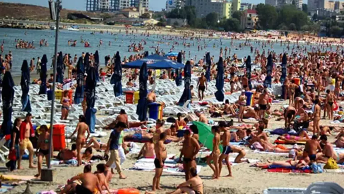 Litoralul a ajuns ocupat la capacitate maximă de Sfânta Maria. Peste 210.000 de turiști au petrecut weekendul la mare