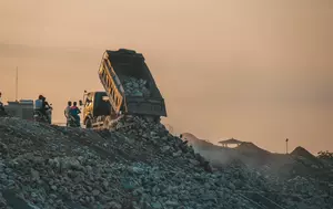 Reciclăm prea puțin și depozităm prea multe deșeuri. România plătește penalități de 17.400 de euro/zi pentru nerespectarea normelor UE