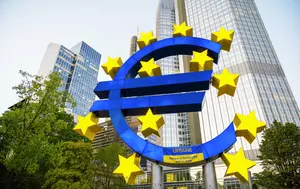 BNR: România nu îndeplinește niciun criteriu pentru euro. Isărescu spune că primul pas este corecția fiscală