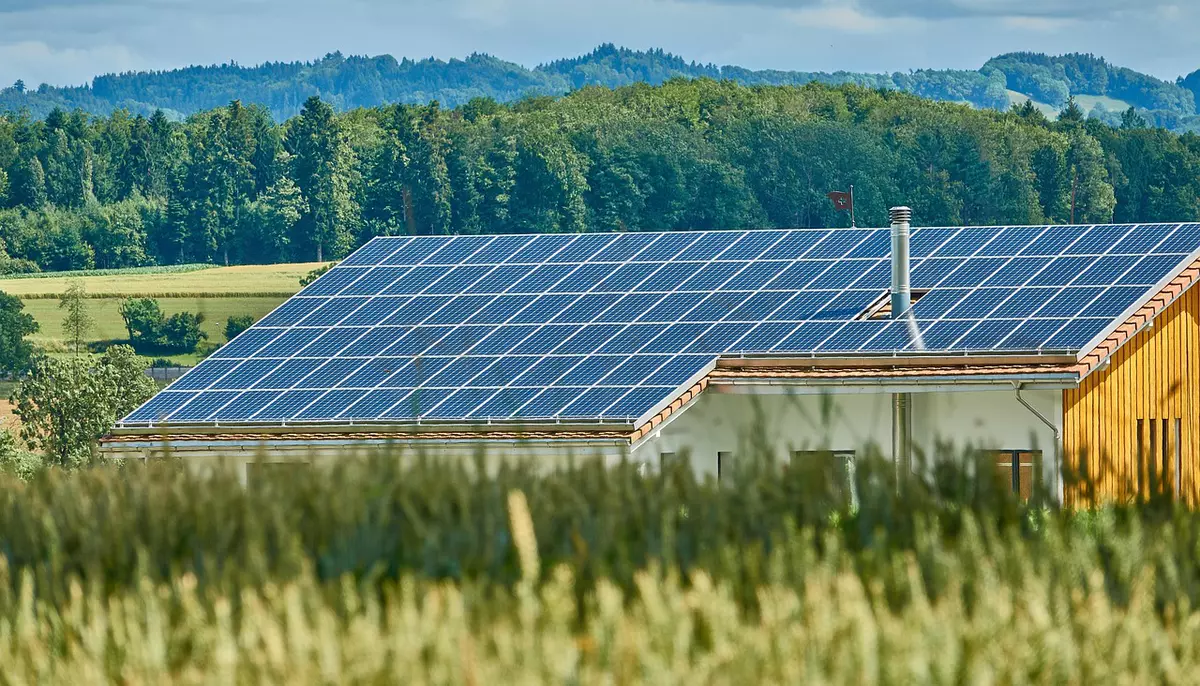 România are prea mult curent când nu trebuie. Dezvoltarea segmentului de prosumatori are nevoie de baterii mari, reguli stricte și consum inteligent