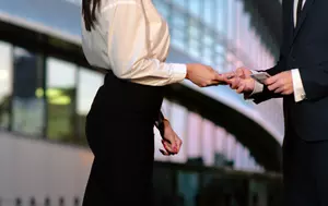 Cât ne costă munca la negru. România rămâne în fruntea UE, iar nota de plată nu se oprește la taxele neîncasate