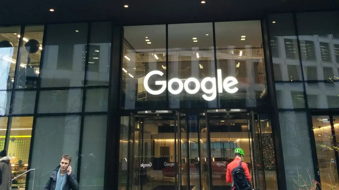 Acțiunile Alphabet au scăzut cu 15%. Investitorii se tem că Google își pierde avantajul în cursa inteligenței artificiale