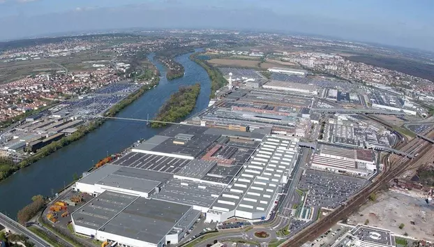 O fabrică auto importantă din Europa oprește producția de mașini. Stellantis schimbă rolul uzinei din Poissy 