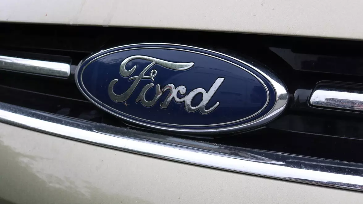Ford cere licență pentru un SUV produs în China. SUA schimbă regulile pentru mașinile conectate 