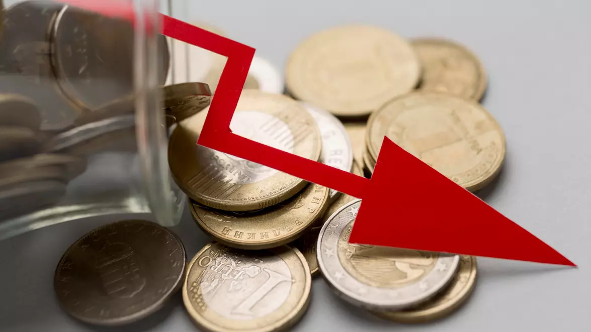 Mecanismul inflației, explicat de guvernatorul BNR. Cursul valutar urcă rapid prețurile, dar acestea scad greu după aprecierea leului