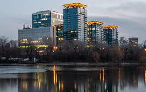 One United Properties vrea să vândă participații din proiectele hoteliere din București. Miza este împărțirea riscului și capital nou