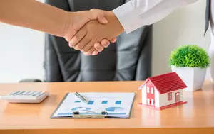 Credit ipotecar sau chirie? Ce variantă este mai avantajoasă și unde se ascund costurile pe care mulți le ignoră