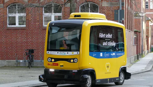 Primul robotaxi fără volan și pedale aprobat pentru curse plătite. Zoox, compania Amazon, va lansa serviciul în Las Vegas