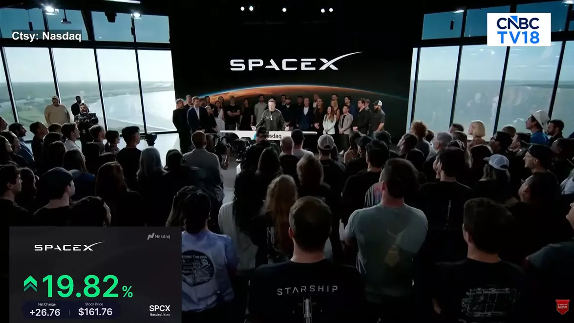 SpaceX este pe piață. A început tranzacționarea la 151,53 dolari/acțiune, făcându-l pe Elon Musk primul trilionar din istorie