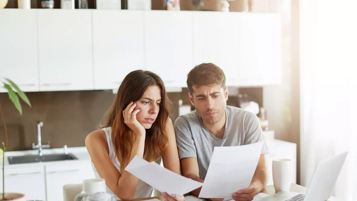 Credit cu dobândă fixă sau variabilă. Ceea ce alegi îți poate schimba rata lunară și bugetul familiei
