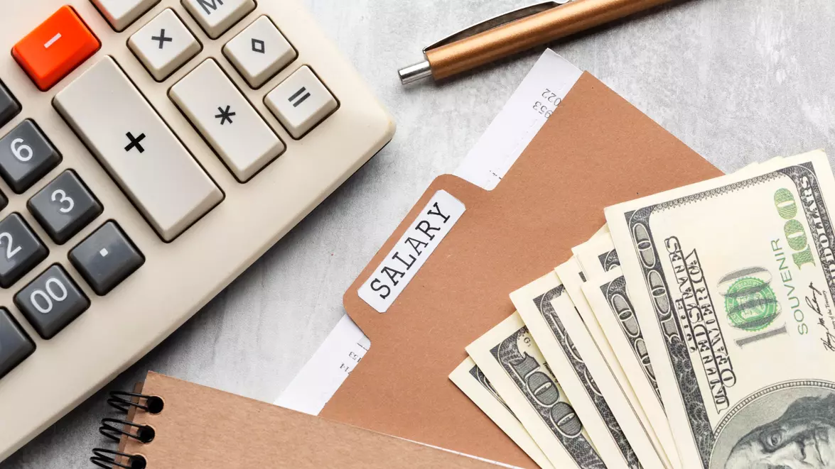 Ce taxe pe salariu plătești în România. Statul intră primul la împărțirea banilor și rareori întârzie