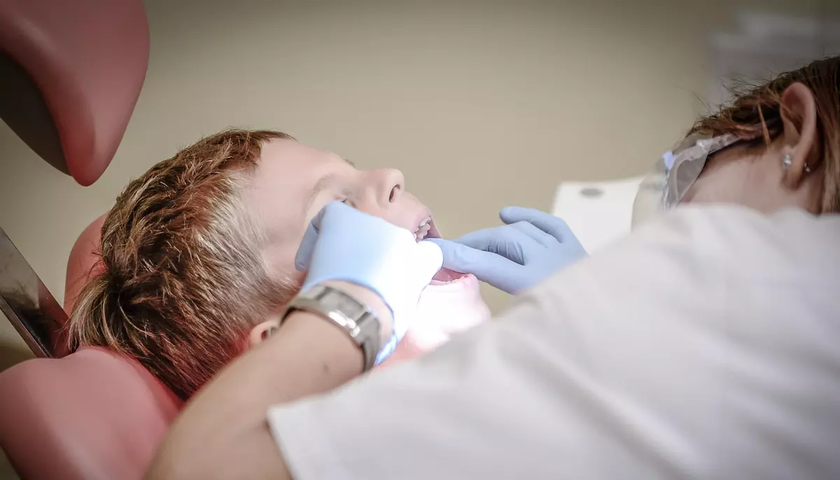 Românii merg rar la dentist, dar piața serviciilor stomatologice a crescut la 1,3 miliarde de euro. Profitul primelor 10 companii din sector a avansat cu 42%