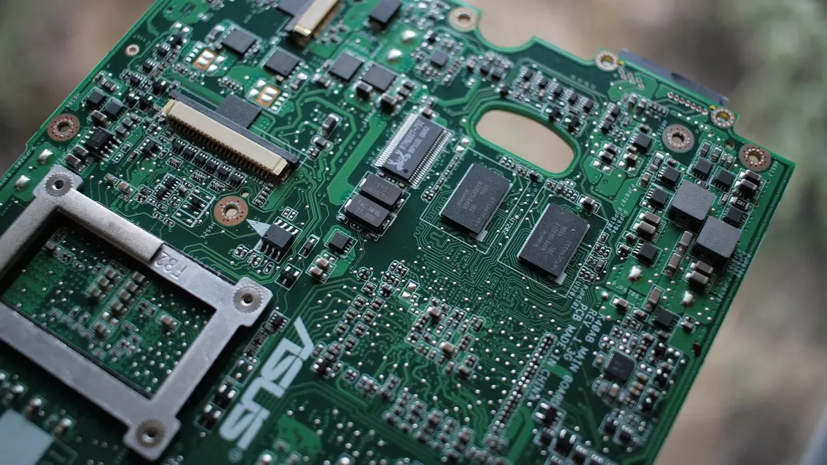 IBM a prezentat o nouă tehnologie pentru viitoarele cipuri. Arhitectura nanostack ar putea crește performanța cu până la 50%
