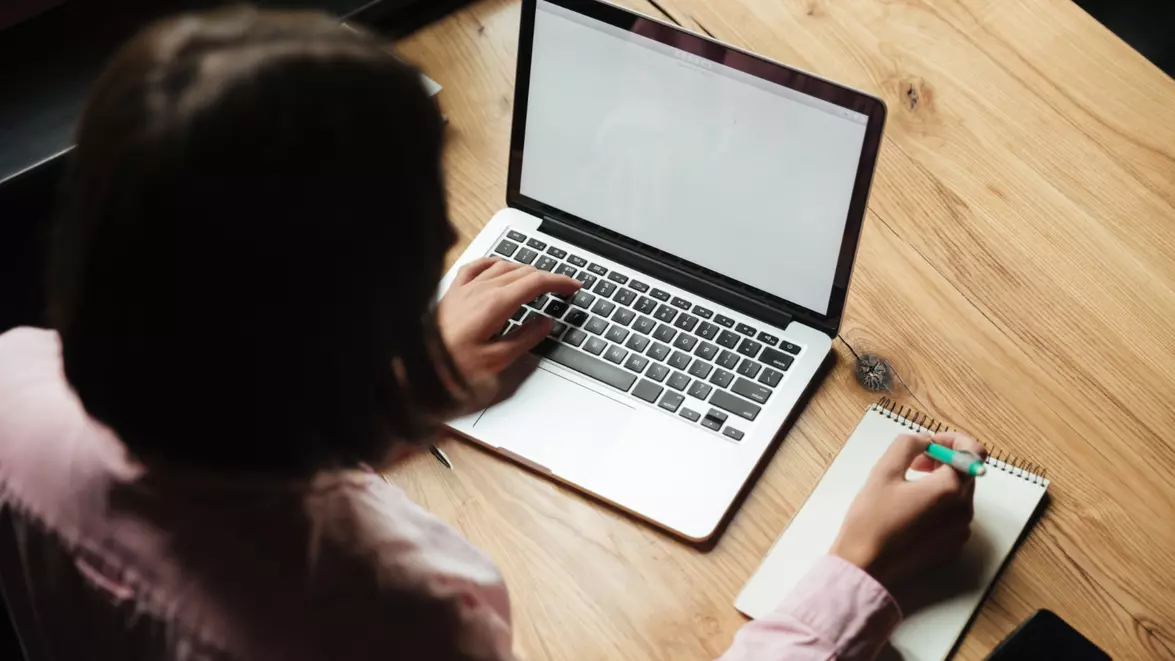 Angajatorii caută tot mai multe competențe digitale la tinerii aflați la început de carieră. Care sunt cele mai căutate aptitudini în 2026