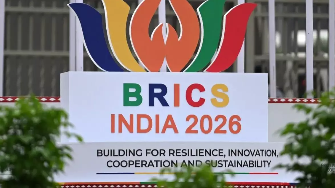BRICS caută 4 căi de a ocoli dolarul american. Lansarea unei monede comune se amână