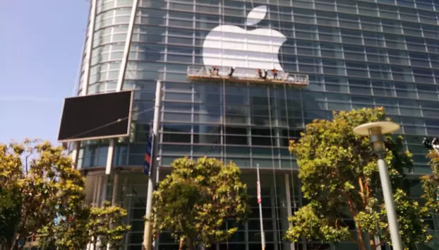 Apple vrea să aducă inteligența artificială din cloud pe noile Mac Mini și Mac Studio. Compania le promovează ca alternativă mai ieftină la centrele de date