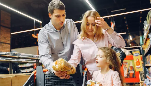 Românii au cumpărat puțin mai mult în august. Retailul rămâne cu 5% sub 2025 după opt luni