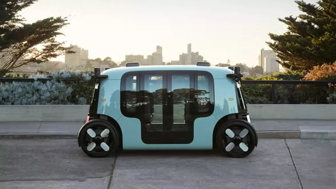 Robotaxiurile Amazon, fără volan și pedale, au ajuns pe străzi. Zoox începe să taxeze cursele