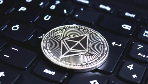 ESMA lansează o revizuire de supraveghere a custozilor cripto autorizați MiCA. Regulatorul testează reziliența operațională dincolo de licențiere