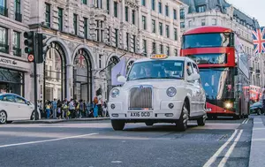 Londra devine un centru tot mai important pentru AI. OpenAI și Anthropic se extind în capitala britanică 