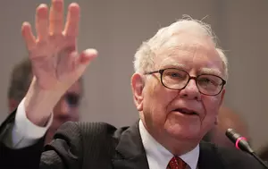 Warren Buffett lasă șefia Berkshire după 61 de ani. Fiul Howard preia rolul de chairman