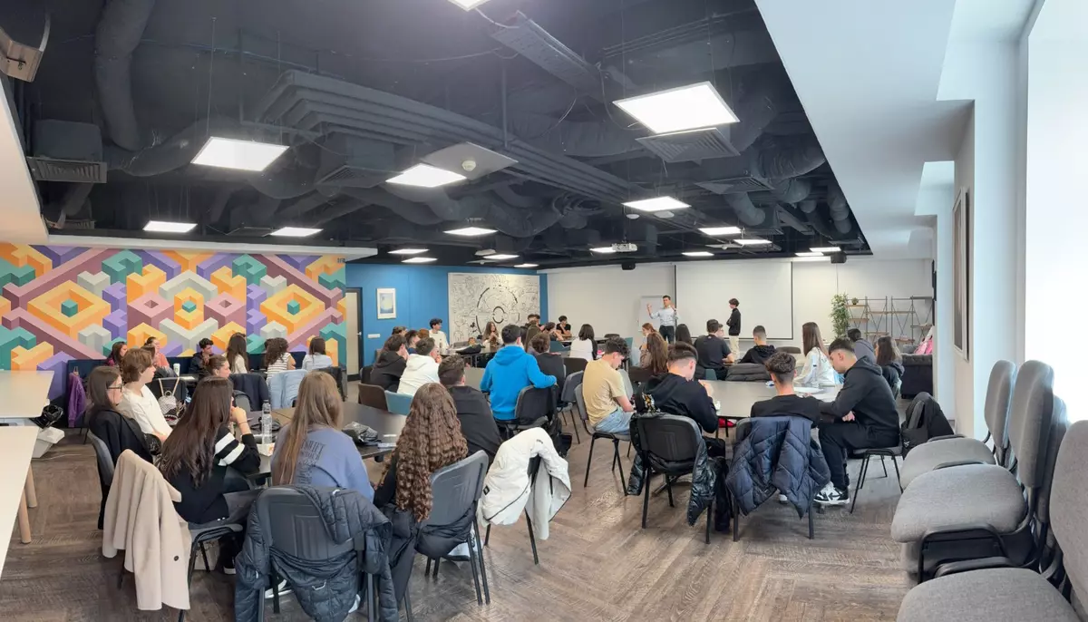 Liceenii vor fi consiliați de cei mai reprezentativi oameni de afaceri din România. Programul Young Entrepreneur Generation este susținut de RBL