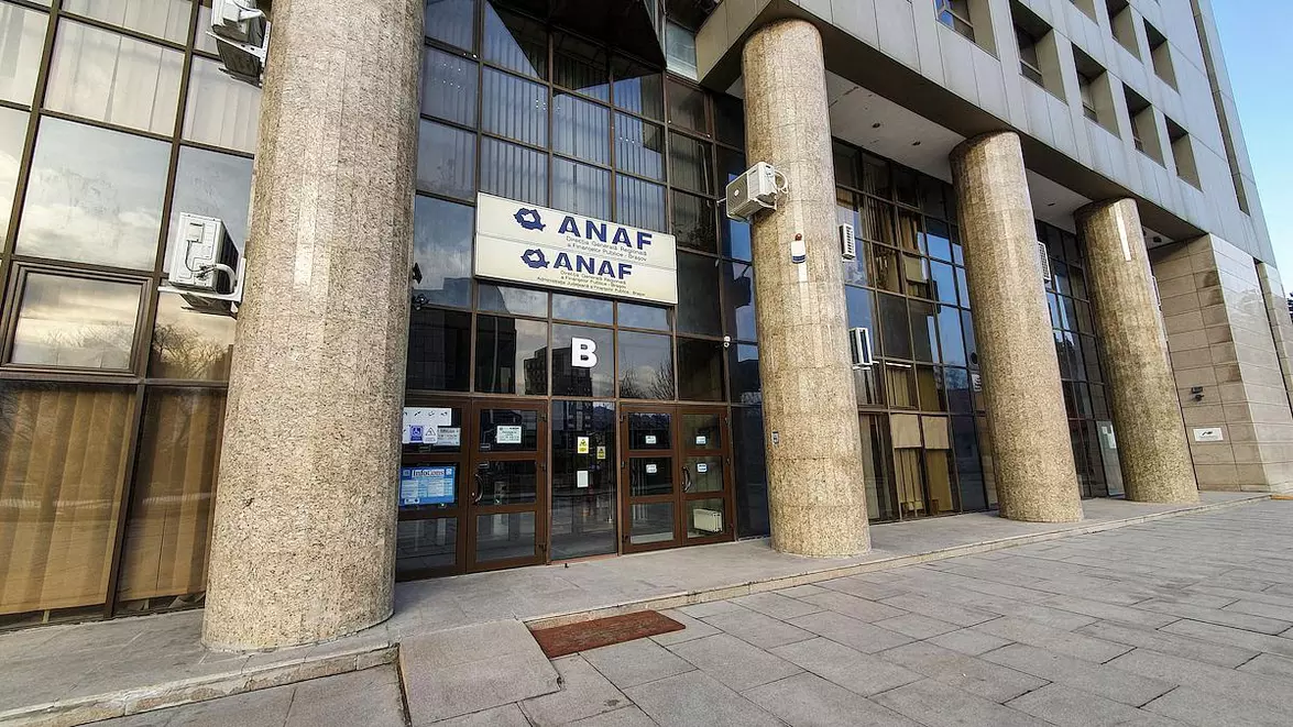 Când plătește o firmă taxele pentru un PFA recalificat de ANAF