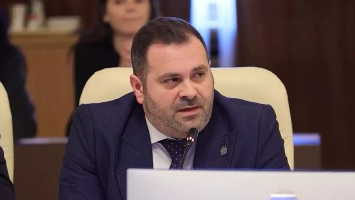 Cezar Drăgoescu anunță două proiecte pentru susținerea prosumatorilor care locuiesc la bloc: „În două săptămâni vor intra pe circuitul legislativ”