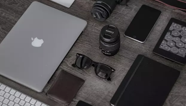 Gadgeturile se scumpesc din cauza crizei de cipuri. Cererea uriașă pentru AI lasă mai puține componente pentru gadgeturi