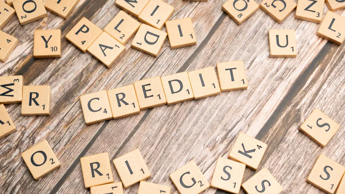 Creditele neperformante ale firmelor au urcat la 5,6%. Economia reală începe să arate mai rău decât bilanțurile băncilor