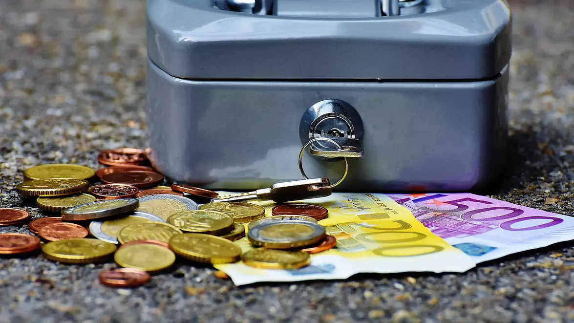 Strategia optimă pentru plățile în străinătate. Cum poți să obții bani locali în vacanță, fără să pierzi prea mult prin comisioane