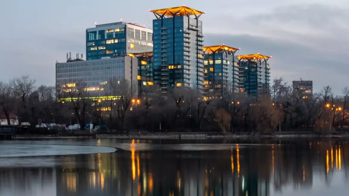 One United Properties vrea să vândă participații din proiectele hoteliere din București. Miza este împărțirea riscului și capital nou