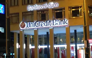 UniCredit este la un pas de preluarea Commerzbank. Banca italiană deține deja 48% din acțiunile instituției germane