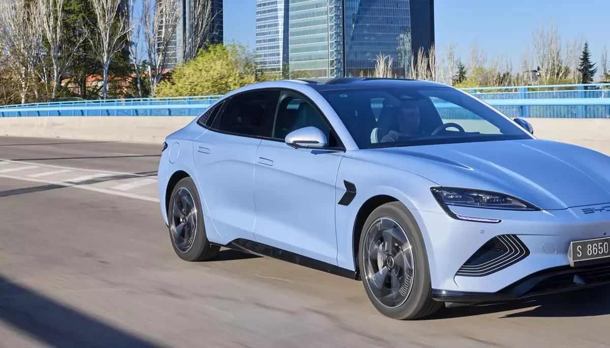 BYD își propune să exporte 1,5 milioane de mașini în 2026, deși profitul a scăzut